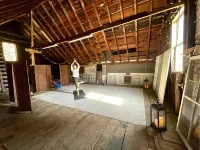 Historic 150-Year-Old Farmhouse, Jacuzzi Included