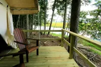 Lakefront Glamping Tent w/ensuite bathroom, King Bed, Fabulous View, near Acadia