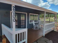 BBZ Bunkhouse - Cozy and Close to Town; Yet Secluded In The Great Outdoors!