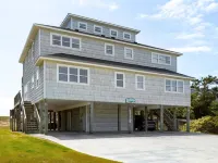 “Shore Thing” at our spacious Beachfront Oasis - WEST Hotels in Emerald Isle