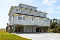 “Shore Thing” at our spacious Beachfront Oasis - WEST