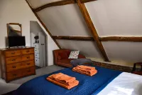 A unique 4 bed barn conversion set in beautiful rural location of North Somerset Отели в г. Бернем Витхаут