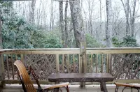RELAXING MOUNTAIN GET-A-WAY IN HIGHLANDS, NC.  GOOD FOR ALL SEASONS!