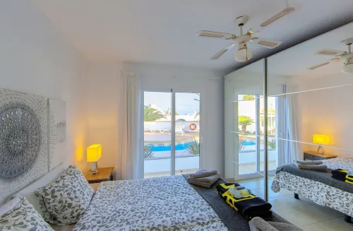 C2, en pequeño complejo con piscina climatizada comunitaria a 100m del mar