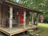 Little cabin in the heart of the Kiamichi Mountains 33 miles from Hochatown, OK Hotels in Pushmataha County