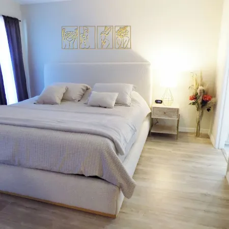 Spacious New Refurnished and Decorated 5-Bedrooms Mickey Mouse Pool House