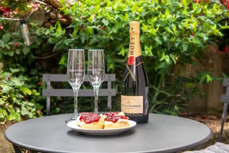 Tradewinds fisherman’s cottage, Brixham, great location with beautiful sea views Отели рядом с достопримечательностью «Walk of Fame»