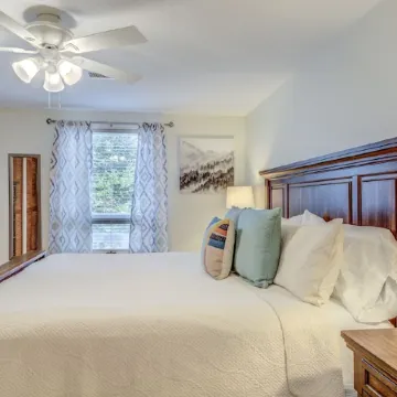 Ski in/out, AC, Gas Fireplace, Wifi, Coffee Bar, 1 Dog ok!