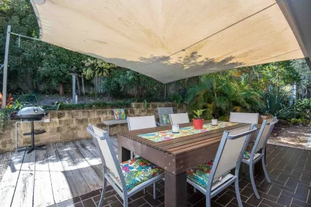 Sunrise Holiday Home - Space, Style, Comfort & Heated Pool