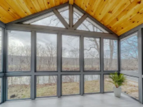 Brand New House with Huge patio overlooks Esopus Creek at Lake Katrine アルスターのホテル