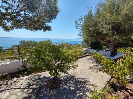 Panoramic, Independent by the sea direct access to the beach Отели в г. Доргали