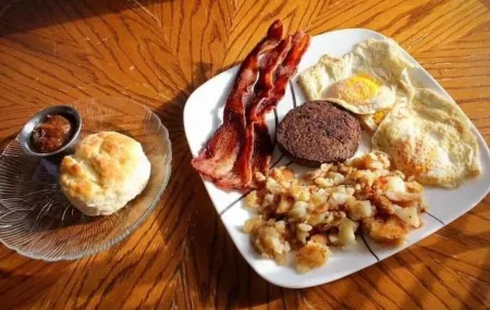 The Cedar Cabin @ River's Edge Bed & Breakfast