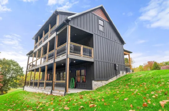 Luxury at Patoka Lake Big Hot Tub Close to Ramp Pool Table 3 Master Bedrooms