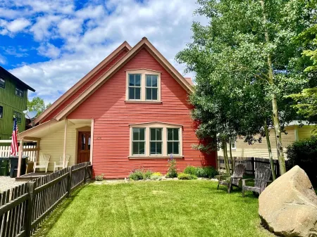 Charming home in the heart of Crested Butte town Отели в г. Крестед-Батт