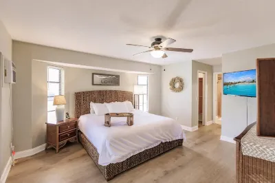 The Sunset Lake House/Heated Pool/Pool Table / 4 Bed / 2 Bath Hotels near Punta Gorda Airport