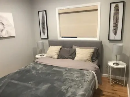 Charming Parkside Bungalow-2 blocks from downtown!