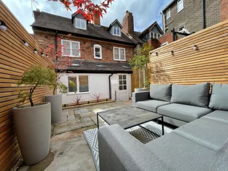 Georgian 3 bed house in historic town centre