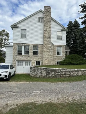 Four bedroom charming historical Harbor Haus in central Egg Harbor