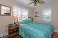 Craig & Cindy Key West Truman Annex Shipyard Condo with balcony at Mile Marker 0 - สระว่ายน้ำส่วนตัว