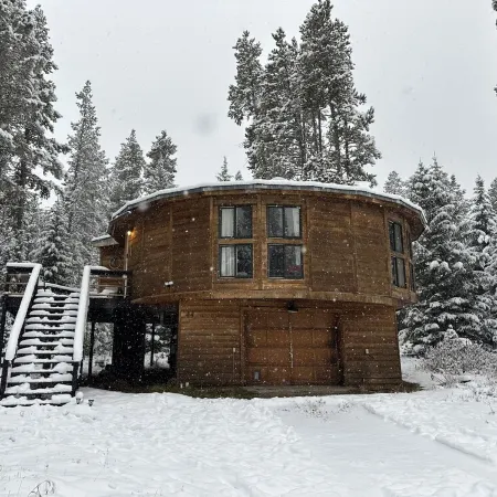 Cozy Snow Globe Like Cabin in Blue River Forest 7 Min to Breck. on Bus Route!