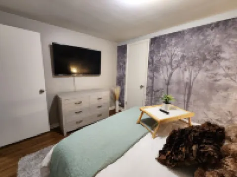 Cozy 2 bd/1ba upper apt -Free WIFI, parking -1mi to Geneva 3rd & Chicago Metra