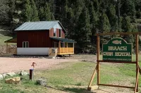 Cozy Cabin with mountain views close to rock creek!