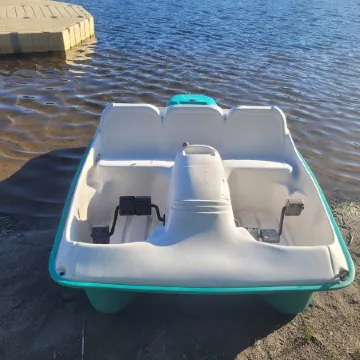 A Short Walk to a Private Beach for Swimming Boating or Fishing Отели в г. Джава