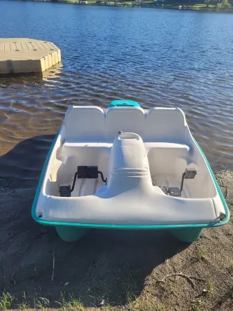 A Short Walk to a Private Lake for Swimming Boating &Fishing