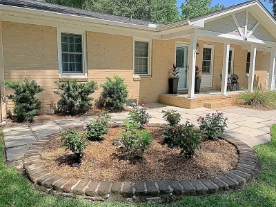Goose Creek Cutie 4 bedrooms- downtown,beaches, Summerville, naval 沃爾瑪附近的飯店