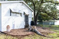 Farmhouse bed and bath with pool and hot tub