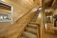 Serene Winter Escape: Hiking Trails & A-List Amenities, Brown County & B-Town