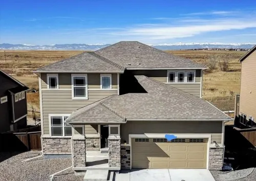 Whole house with two garage with full kitchen, spacious and nice view on patio.