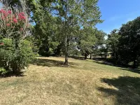 Cute cabin in nice quiet secluded area close to the water, The Coves Golf course Hotels in Cleora