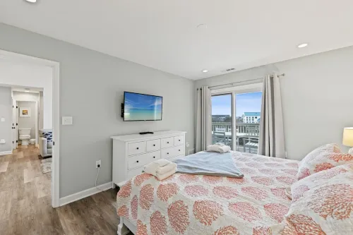 2 BR l 2 BA Condo w/ Large Pool, Large Deck with Bay Views - Quiet Neighborhood