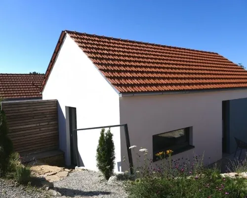Modern detached vacation home for two on the edge of the village in the Bavarian Rhön. Hotels in Bastheim