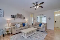 Nice Place to Relax. Spacious, Clean, and Close to Everything. Great Backyard. - 4-Star