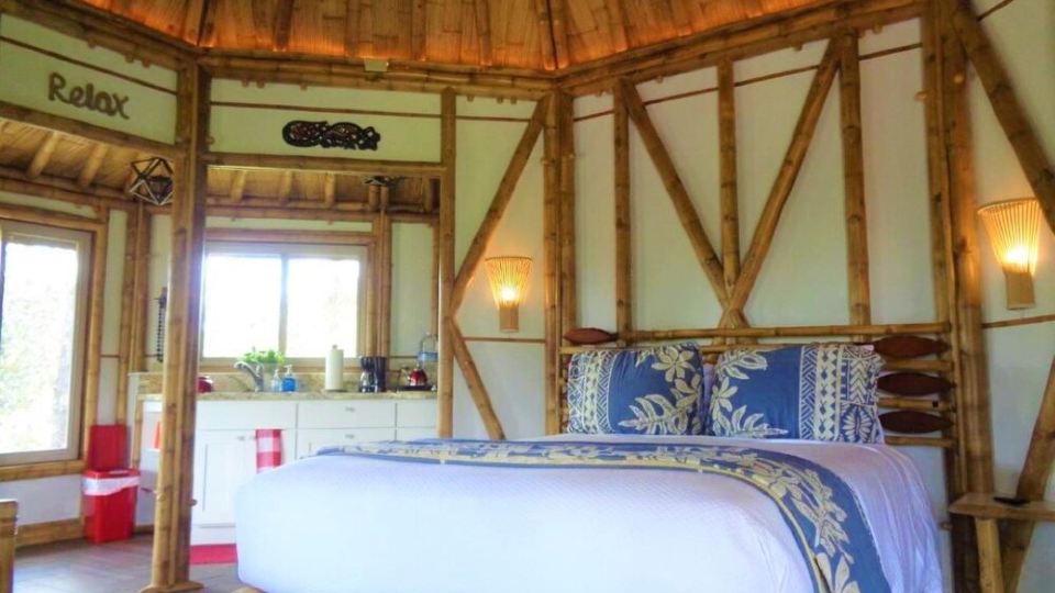 Bamboo Treehouse for 2 Near Volcanoes National Park