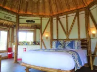 Bamboo Treehouse for 2 Near Volcanoes National Park