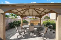 Remarkable Superdome Group Home w/Heated Pool, Parking, Patio, 8 Beds & 5 Baths