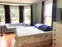 Private 1st Floor Studio in Victorian Home - Steps to LL Bean, Downtown Freeport