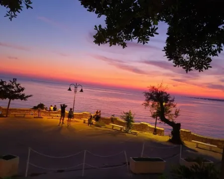 GREEN BAY HOUSE 100 meters from the sea Hotels in Patu