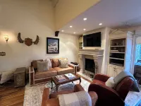 200 ft. to Gondola w/ parking, balcony, fireplace & views! Walk to shops & food!