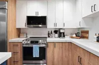 Charming Condo, Walk to Old Town
