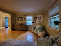 Charming home, quiet neighborhood< 2mi to Shattuck, game room, deck