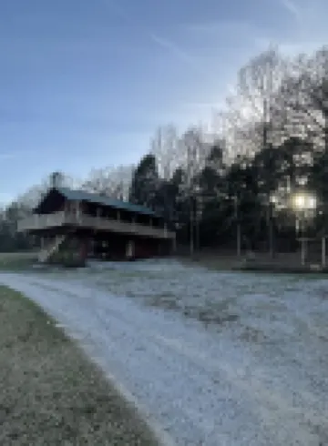 Beautiful Rustic Cabin at Enid Lake, near Grenada Lake, Sardis Lake & Ole Miss