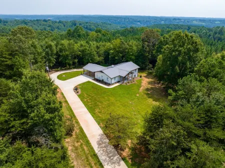 100% - 5 Star Reviews!   Clean, Safe & Enjoyable Home Away from Home!