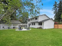 Entire home in Port Orchard, Washington with Game Room, Fire Pit and RV Parking فنادق في Parkwood