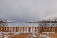 Top Floor Lakefront Condo with Mountain Views!