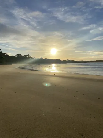 Beachside Getaway - short stroll to beach and shops. Pet friendly with approval