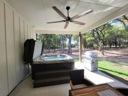 4-Bedroom Vacation Home Just 5 Minutes from Lake Texoma